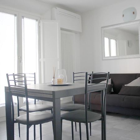 Ferienwohnung Sky Loft Airport - Modern Apt 1St Floor Bologna Exterior foto