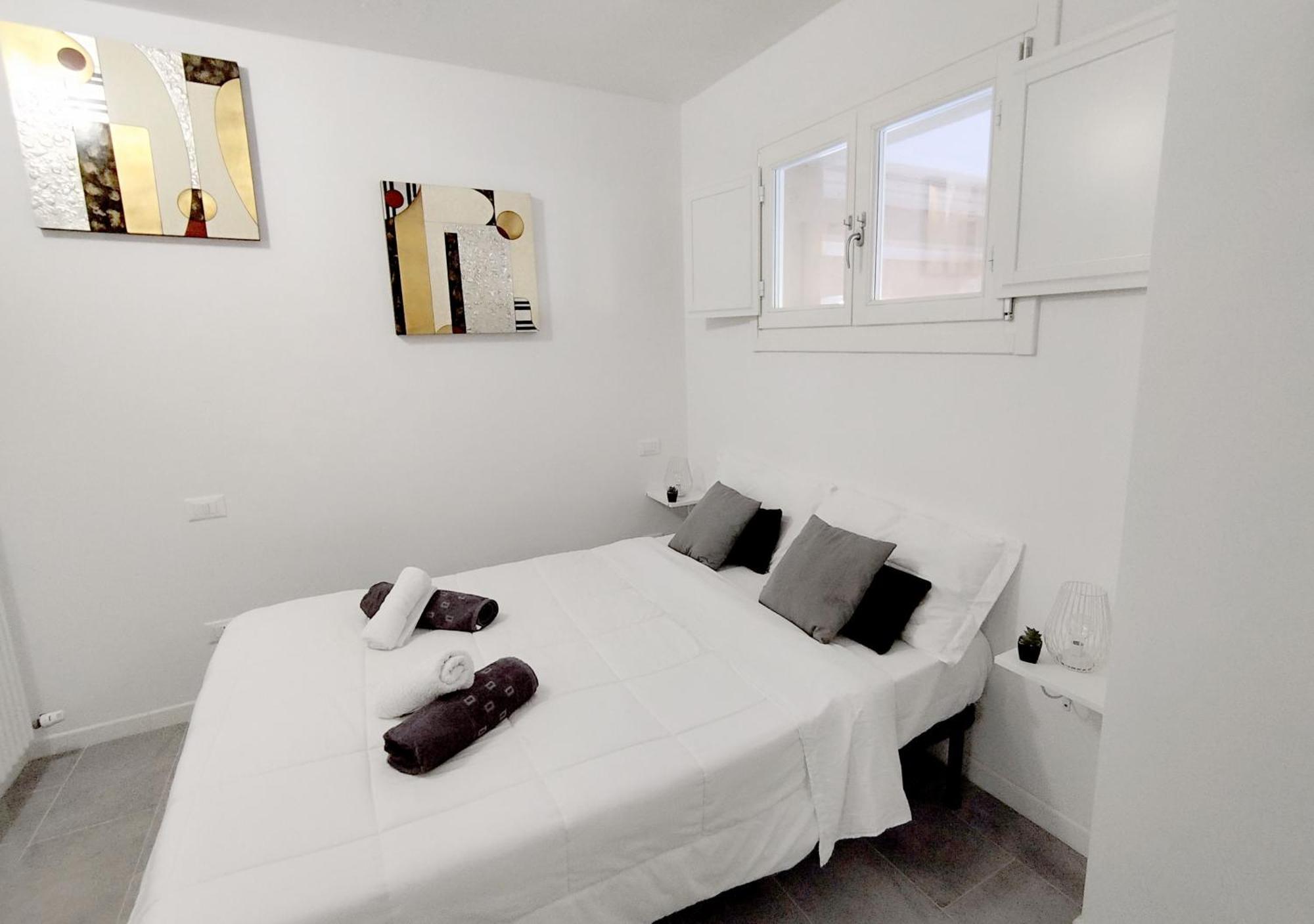 Ferienwohnung Sky Loft Airport - Modern Apt 1St Floor Bologna Exterior foto