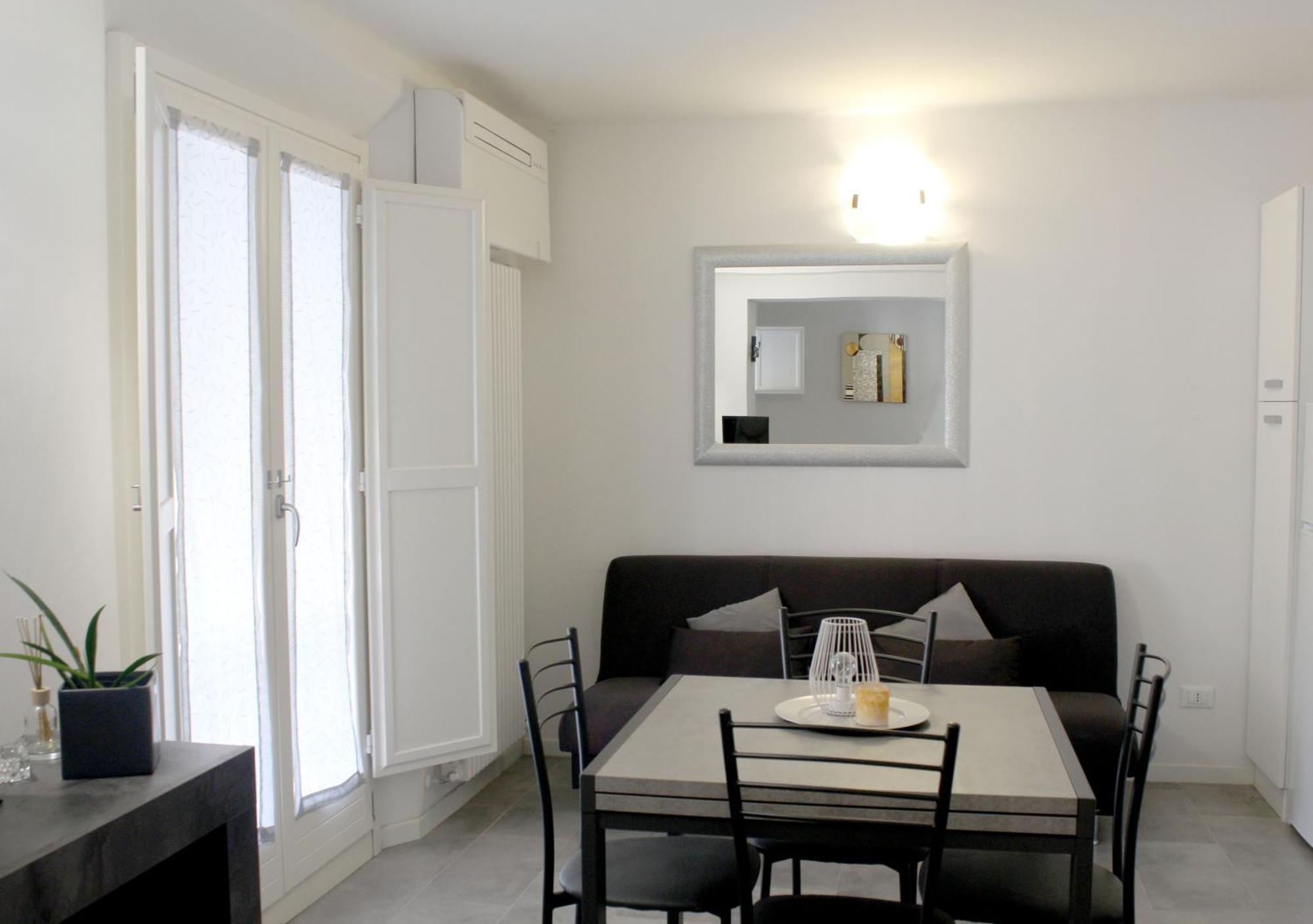 Ferienwohnung Sky Loft Airport - Modern Apt 1St Floor Bologna Exterior foto